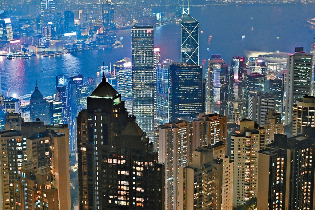 兩電元旦起加價，議員關注加幅雖低，但發出加風四起的訊息。