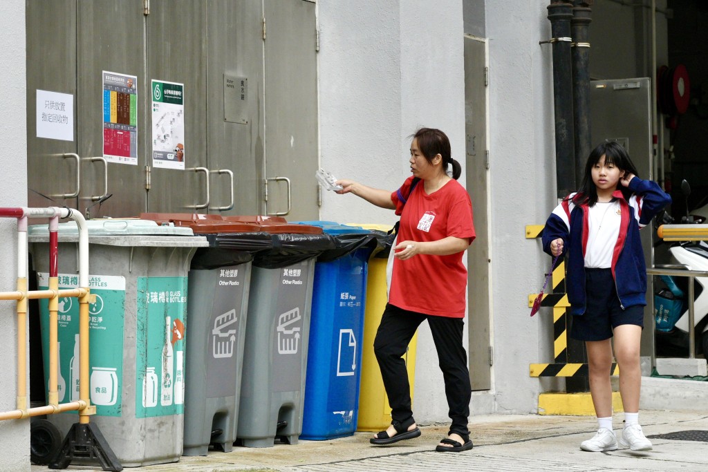 是否重推收費，將取決於減廢進展是否遇到瓶頸、其他措施是否無效，以及當時的民情和經濟環境等因素。資料圖片