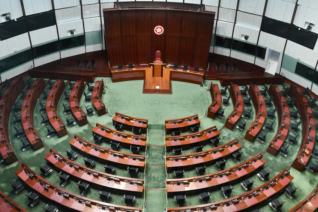 非建制派議席大削，除了因為直選大執位，同時在功能組別，中央都明確要重建議席和選民架構。