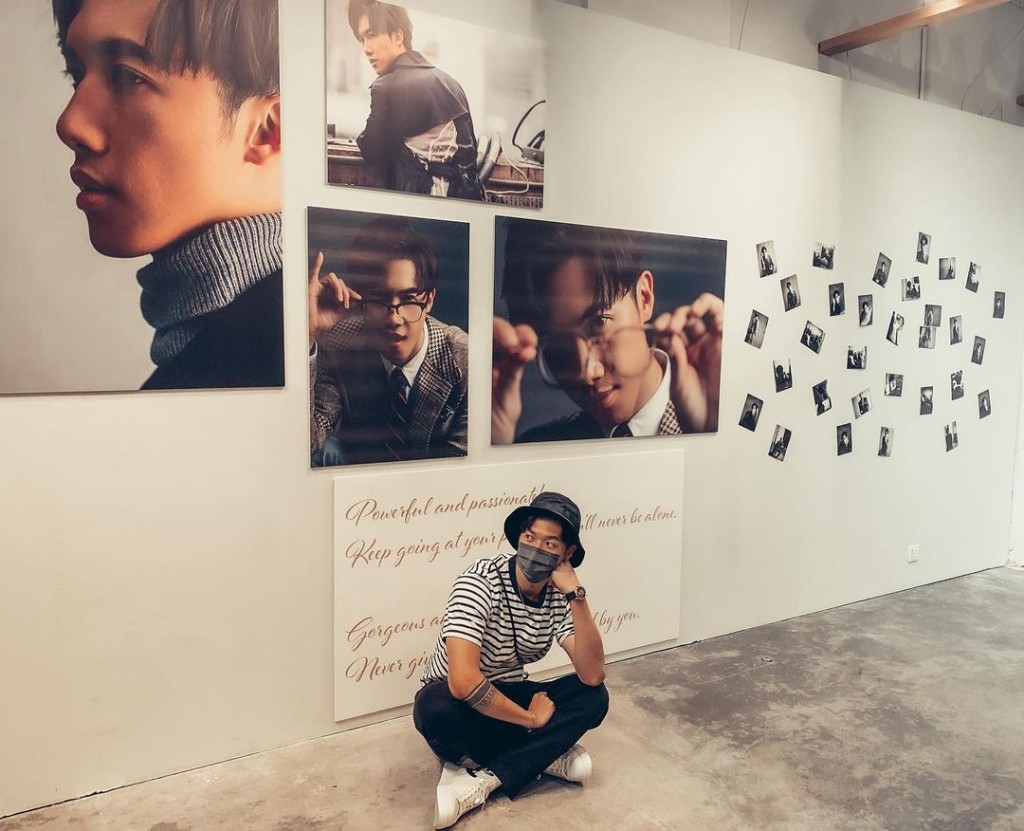 Stanley的粉絲為他舉行相展。