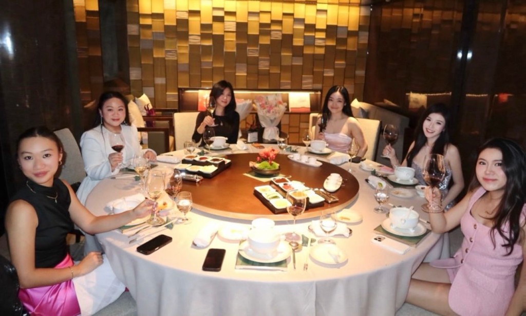 陳詠詩生日度過溫馨一晚。 陳詠詩生日度過溫馨一晚。