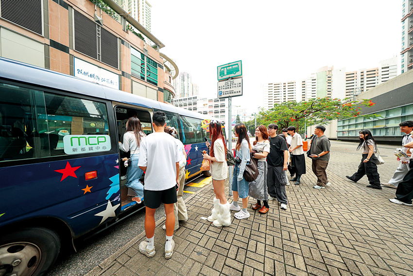 商場安排免費「早晨專車」於完場後直達中環及旺角。 商場安排免費「早晨專車」於完場後直達中環及旺角。