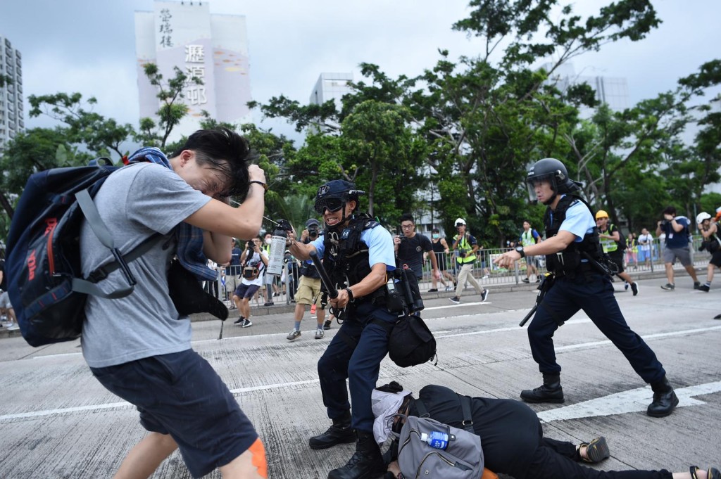 有示威者與警察爆發衝突