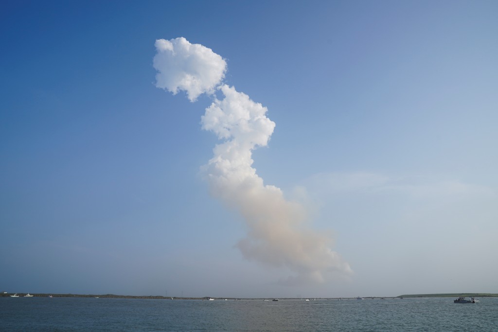 SpaceX這次未有安排由發射塔回收推進器，而是墜落海面。 路透社