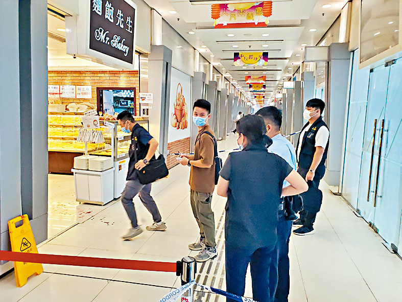 ■警方封鎖麵包店調查。