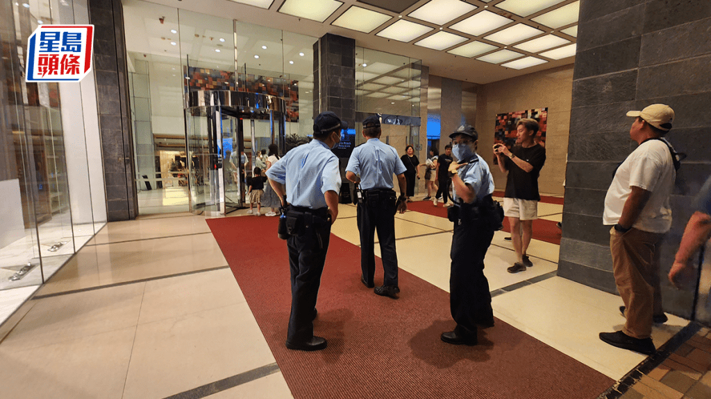 尖沙咀馬可孛羅酒店廚房通風槽起火,警方接報到場調查。