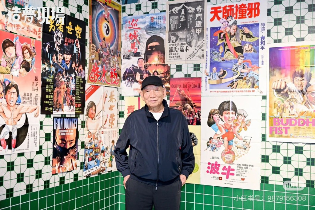 袁和平在展覽場內打卡。 袁和平在展覽場內打卡。