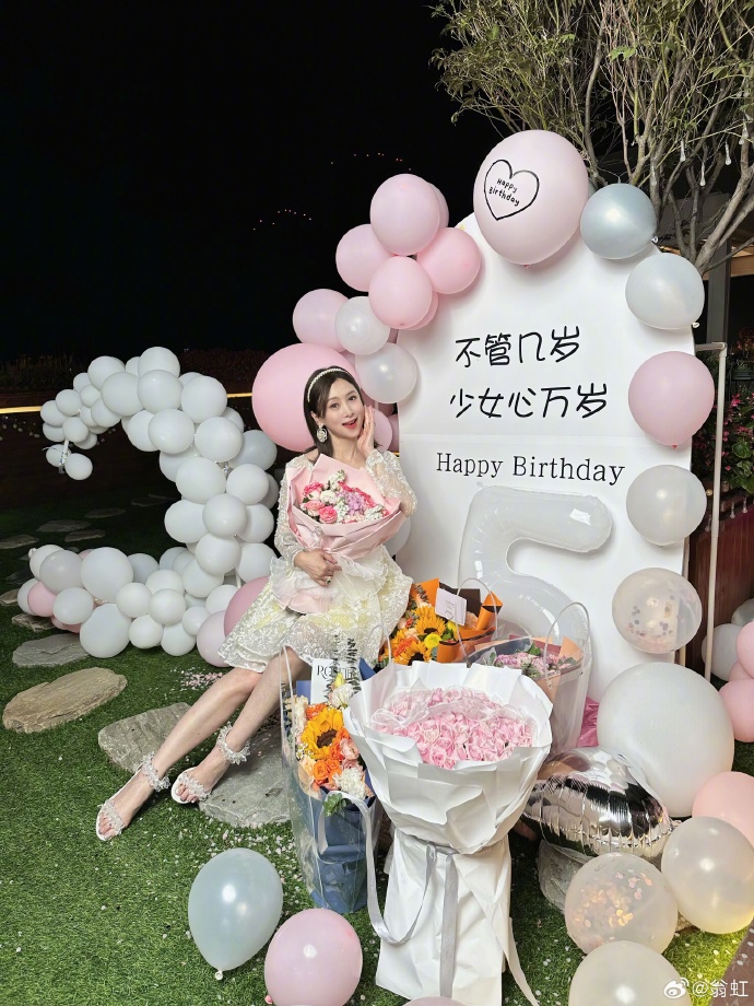 翁虹举行大型生日会庆祝55岁生日。  ​
