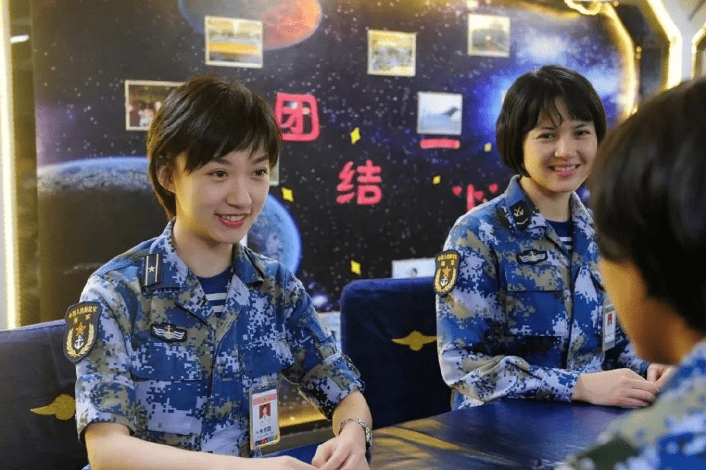 朱悅萌為現任海軍遼寧艦某中隊教導員。