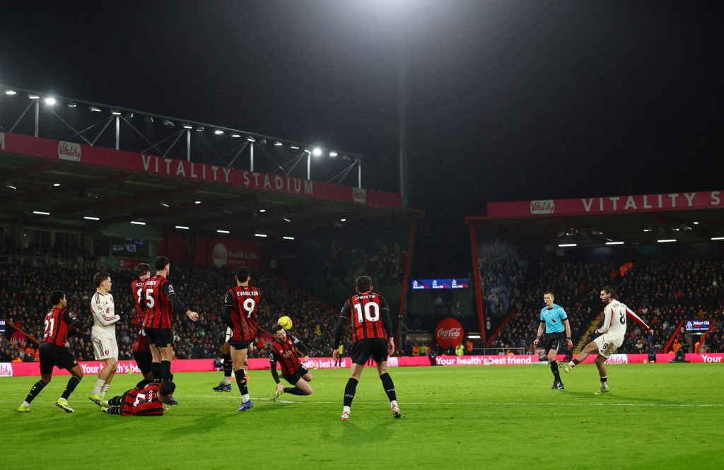 蘇保斯拉爾的罰球一度為利物浦扳平。路透社