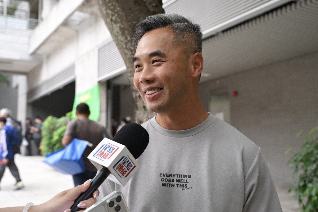 黃先生表示,今年主要購買祭祀用品,包括食物及金銀紙等,但未有清楚計算花費。 黃先生表示,今年主要購買祭祀用品,包括食物及金銀紙等,但未有清楚計算花費。