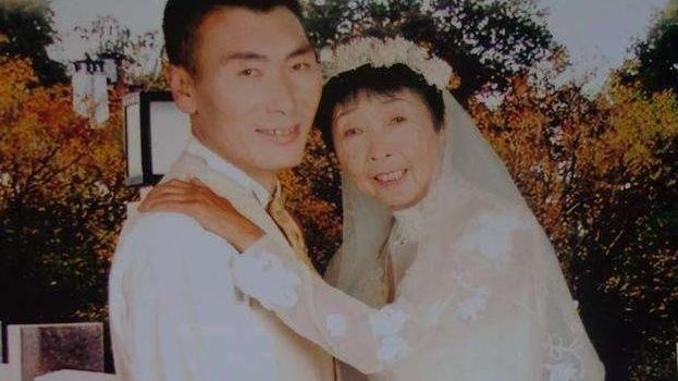 58歲阿嬤甜嫁26歲小鮮肉！「整形成30歲少婦」　淒涼現況曝