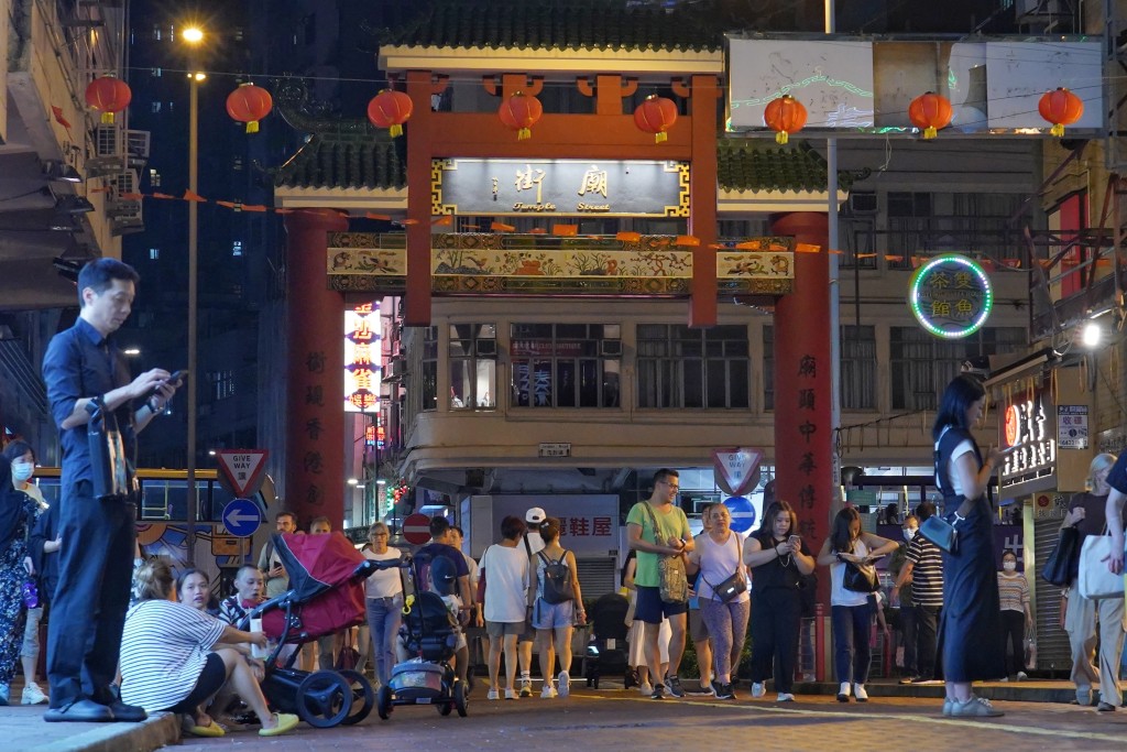 香港夜繽紛壓軸重頭戲之一的廟街夜市最快本月中開鑼。資料圖片