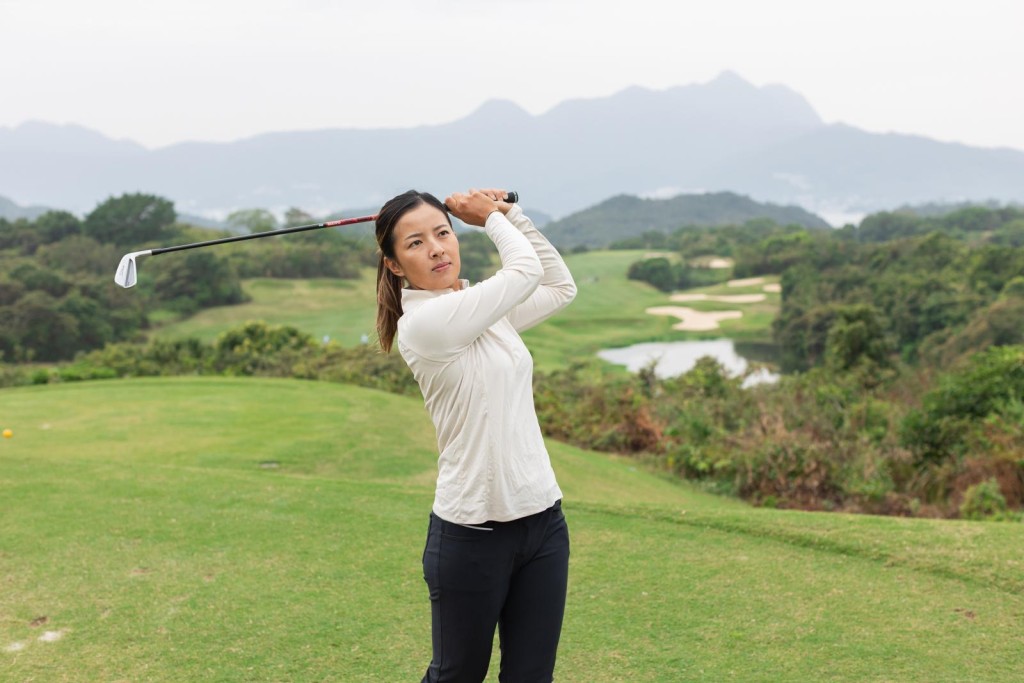 香港女子高尔夫球手陈芷澄接受《骏步人生》访问，从一枝杆说起。