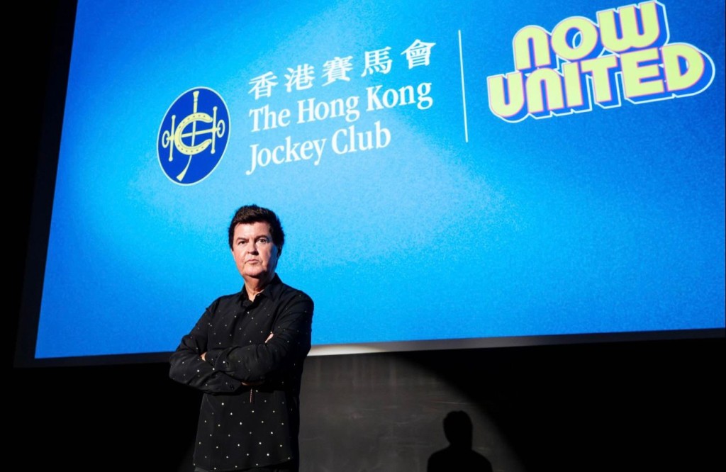 Simon Fuller 創立的Now United由來自全球19個不同城市的年青表演者組成。 Simon Fuller 創立的Now United由來自全球19個不同城市的年青表演者組成。