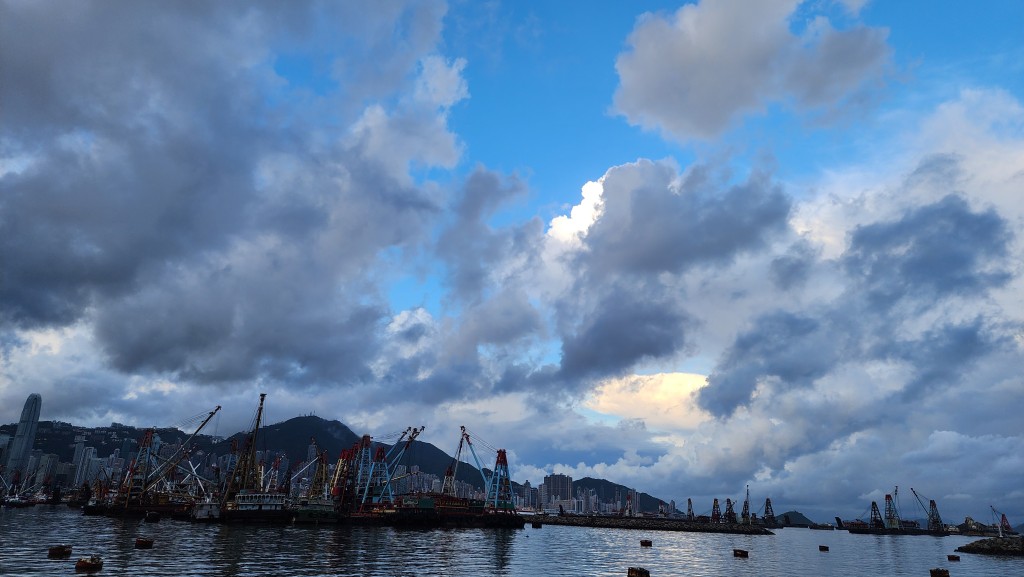 日間最高氣溫約30度。 日間最高氣溫約30度。