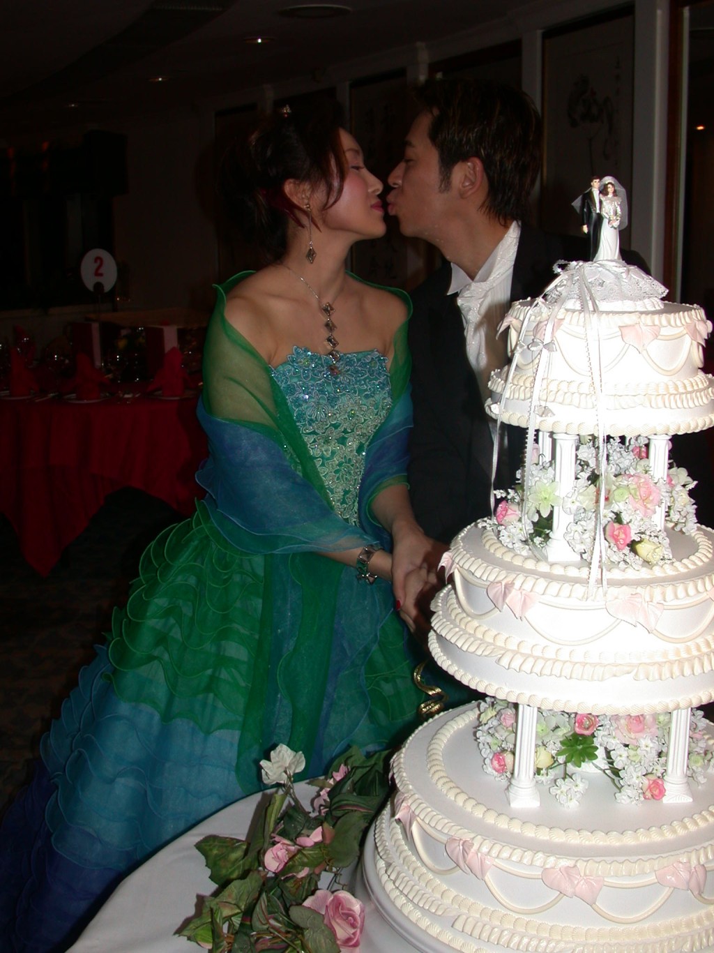 郭政鸿2003年与圈外女友李欣颖结婚。
