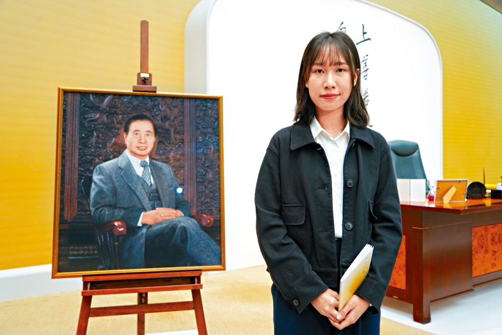 中大中文系四年級學生吳同學表示,打算畢業後到香港青年協會李兆基書院當老師。
