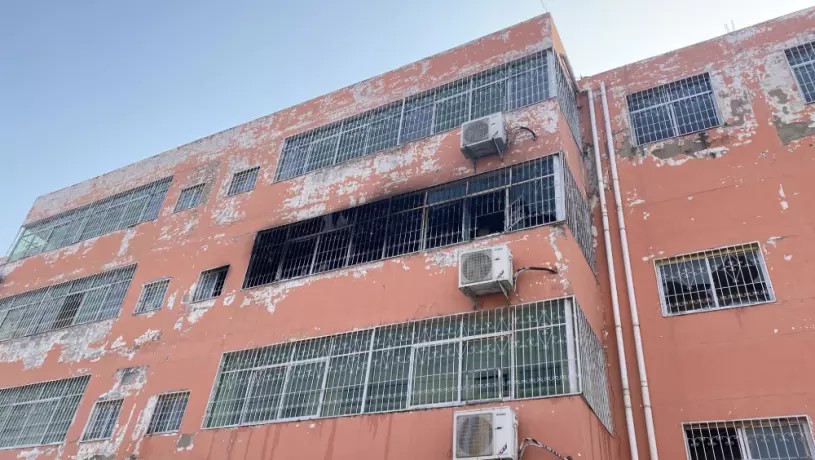 河南有小學生宿舍2024年大火致13人死，網民不滿救人班主任被判刑6年。新華社