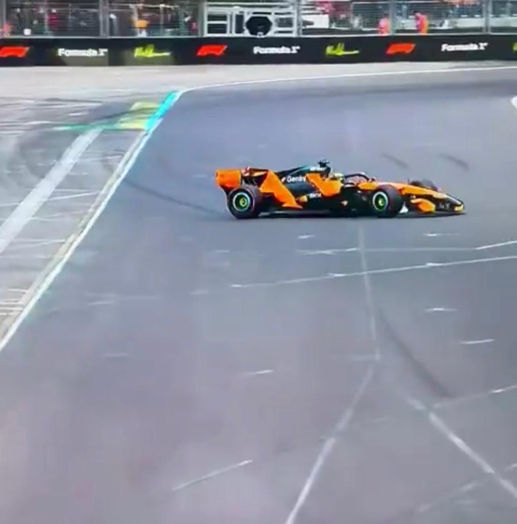 皮亚斯利出场圈慢速炒车。社交媒体X截图