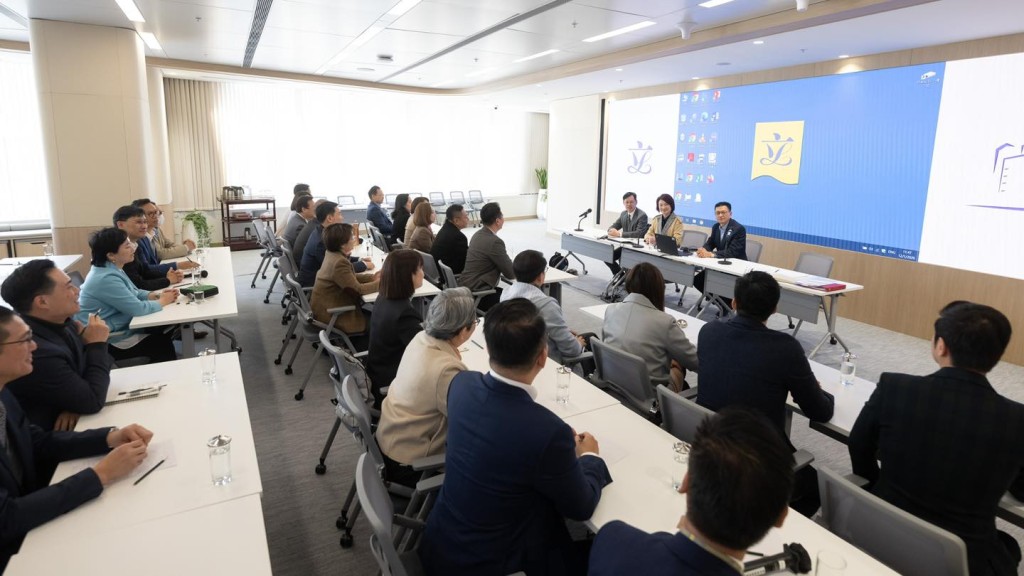 立法會首次內部工作交流會。李慧琼fb圖片 立法會首次內部工作交流會。李慧琼fb圖片