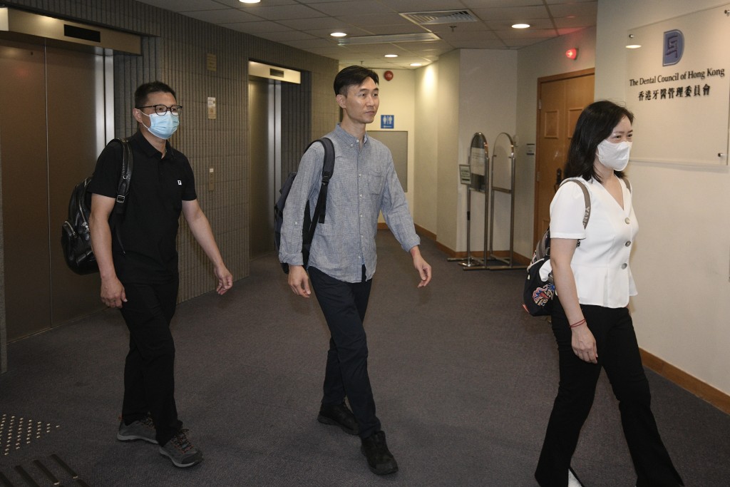 黎先生及黎太太由社區組織協會幹事彭鴻昌陪同到場。 黎先生及黎太太由社區組織協會幹事彭鴻昌陪同到場。