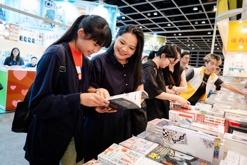 逾500名來自社區客廳的會員參觀香港書展,選購喜愛讀物,共度書香盛夏。 逾500名來自社區客廳的會員參觀香港書展,選購喜愛讀物,共度書香盛夏。