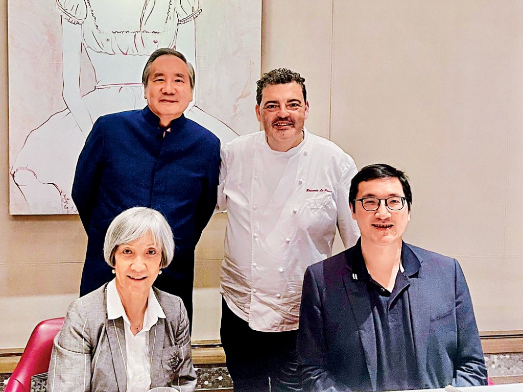 跟行政大厨Riccardo合照