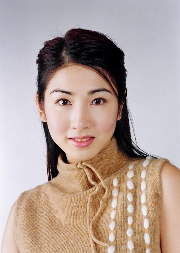 梁雪湄1994年报读TVB第7期艺员进修班，继而加入娱乐圈。