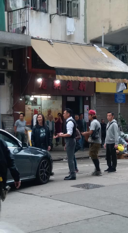 現場附近有電影攝製隊正在拍攝警匪場面。網民Kenlee Lee攝。