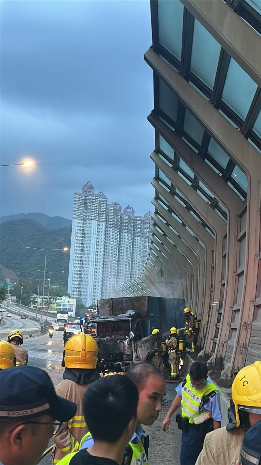 貨車車頭嚴重焚毀。FB香港公共交通智庫圖片
