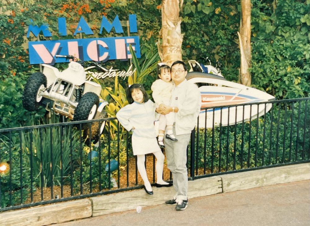 汪爸爸與兩個愛女的童年合照，十分溫馨。