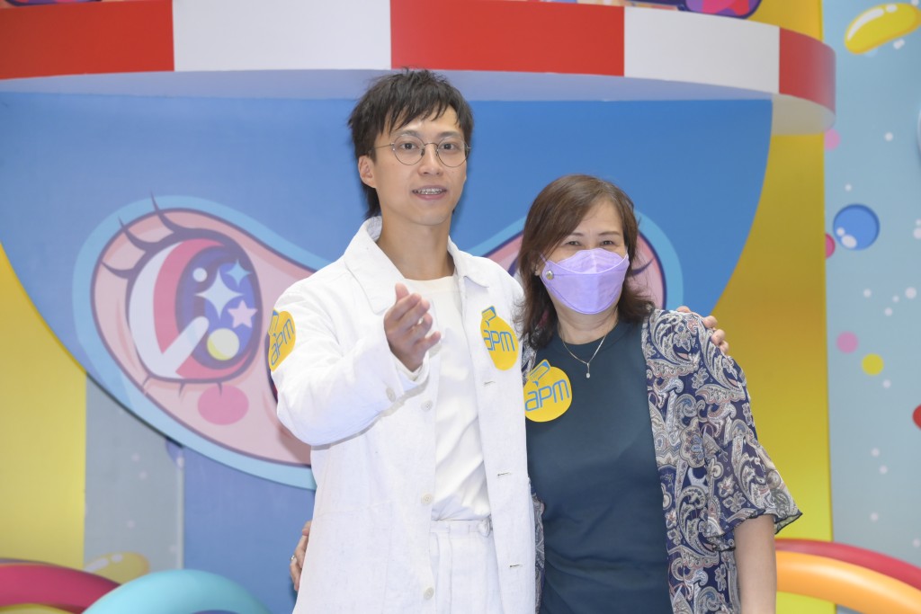 吳業坤（左）認有計劃生小朋友，不過要努力多幾年先。