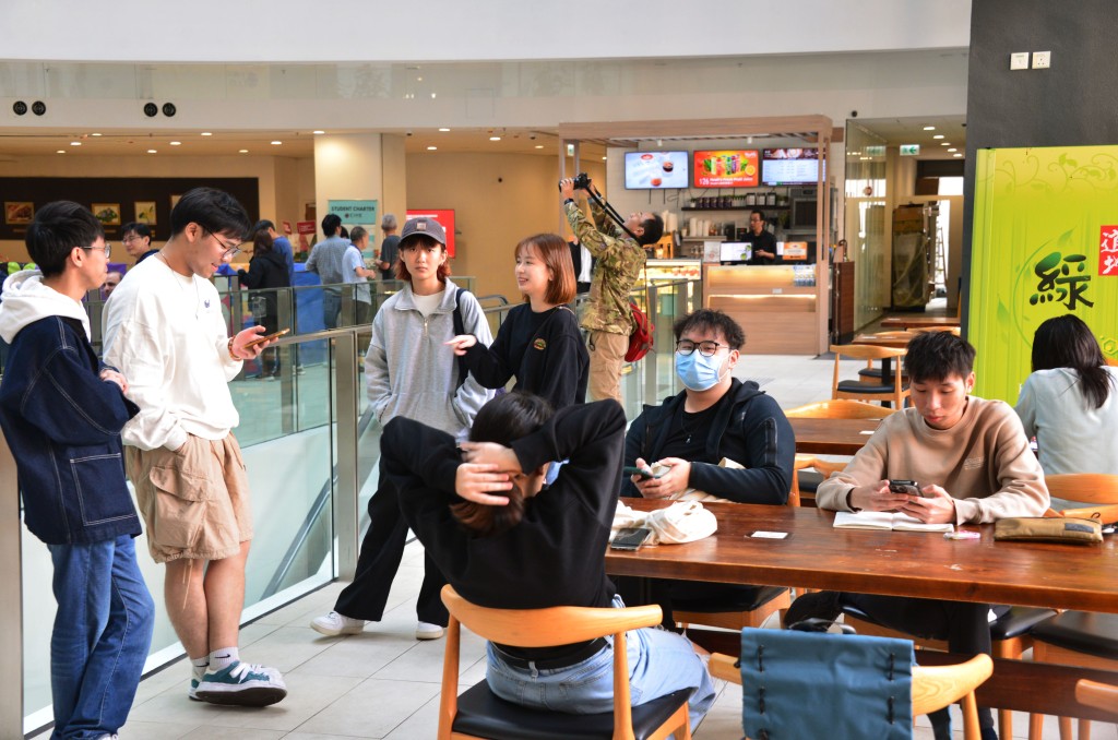 麥建華透露，大學正物色地方興建新校舍。