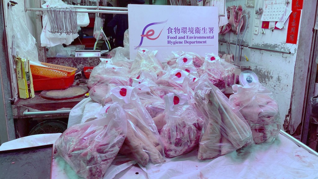 食物環境衞生署於3月21日至26日期間進行一連串突擊行動,打擊全港非法出售冰鮮家禽和肉類。資料圖片