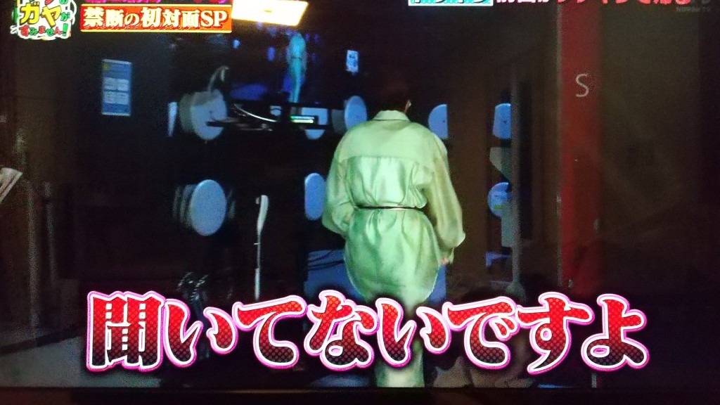頭也不回。