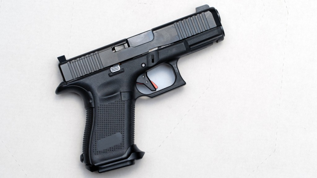 高雄除夕夜發生槍擊事件，兩男女因燒炮仗而遭射傷。iStock示意圖