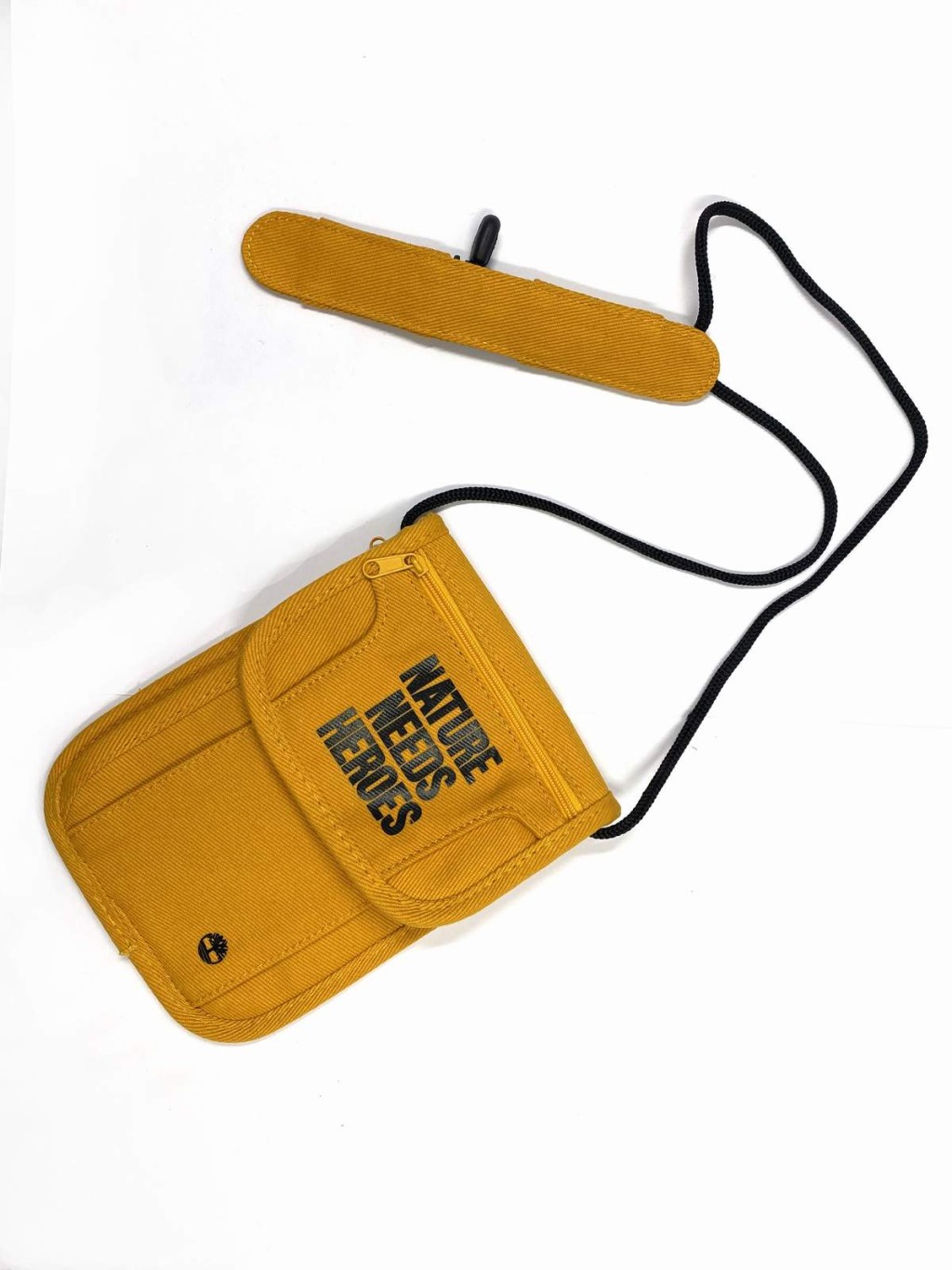 由即日至4月25日（日），購物滿淨值$1,200，當中包括GreenStride™鞋款，即可獲贈RFID斜揹袋一個。（Timberland）