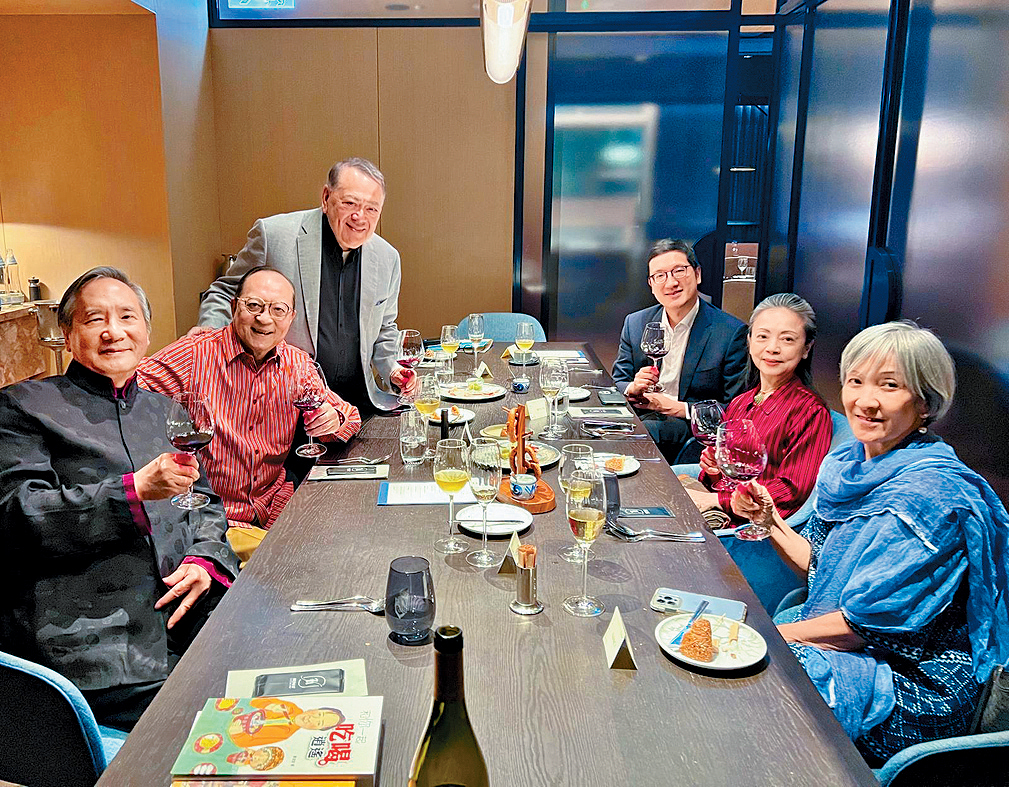 在餐廳來將大合照