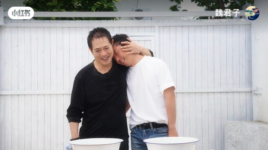 李連杰和謝苗感動得眼濕濕。 李連杰和謝苗感動得眼濕濕。