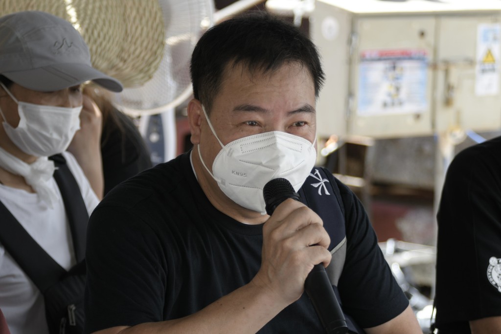 葉先生是一位失業兩年的市民，目前居住在一間貨倉，對於改善自己的居住情況感到無力，他希望未來能夠在香港擁有一個屬於自己的安樂窩。陳浩元攝
