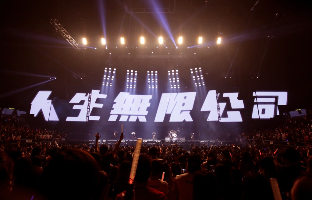 五月天《人生無限公司》巡唱香港站昨晚舉行第5場。