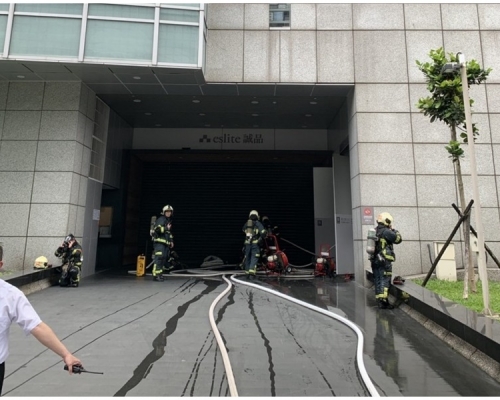 消防到場後，書店人員已自行撲滅火勢。網圖