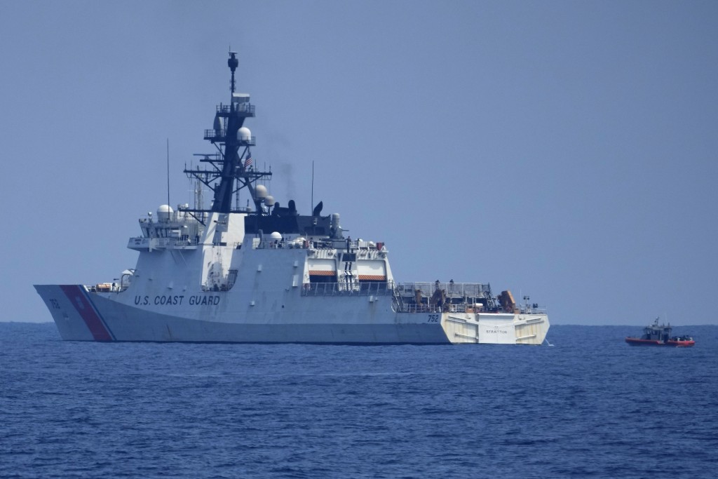 美國巡邏艦布林肯離京後曾穿越台海，中國海警全程跟監警戒。  AP