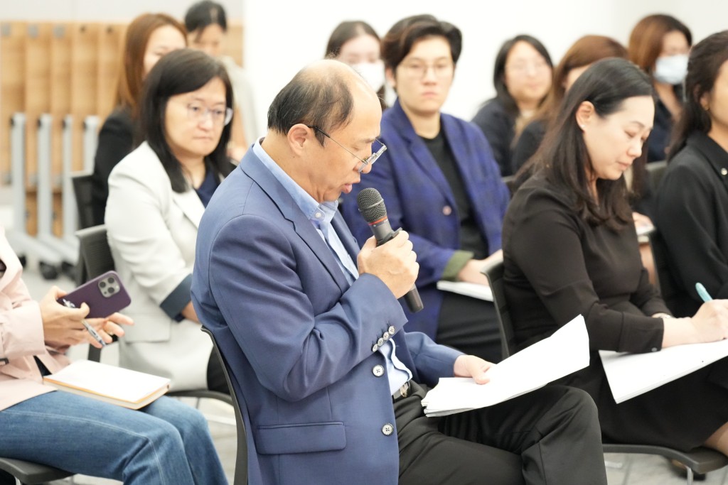 特首政策組多位研究員分享學習二十屆四中全會精神的心得。