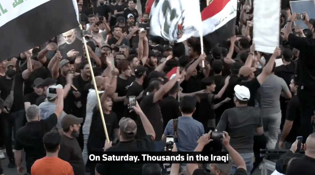 在伊拉克，有大批民众上街抗议近期接连发生可兰经被亵渎事件。路透社视频截图