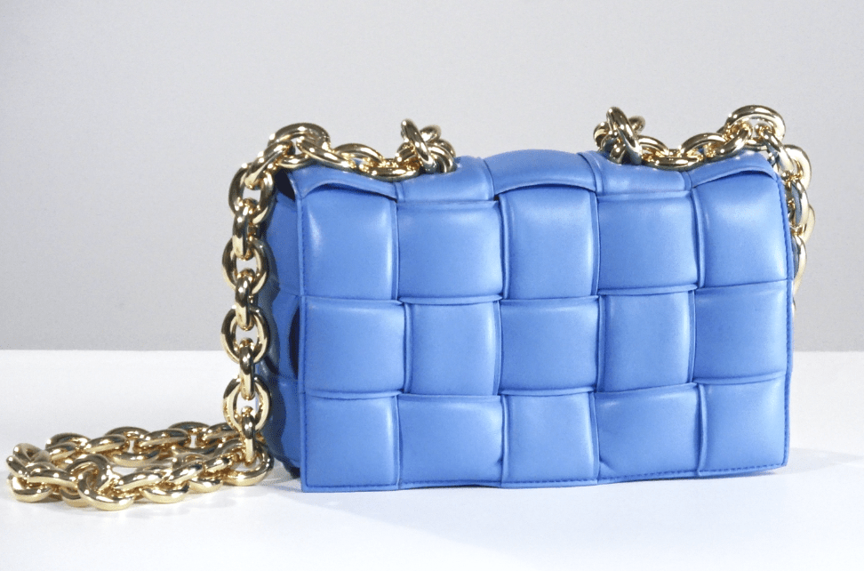 The Chain Cassette Bag/$29,800/Bottega Veneta。