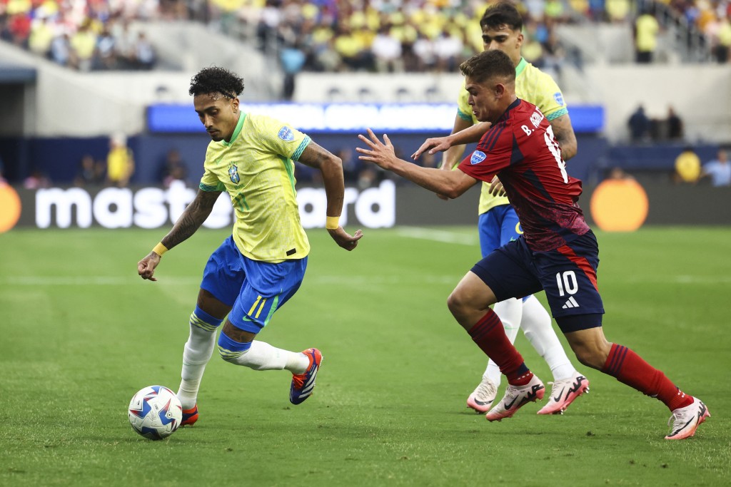 巴西(黃衫)美洲盃分組首輪與哥斯達黎加互交白卷。REUTERS