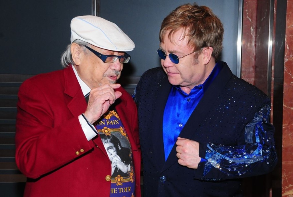 Uncle Ray曾跟Elton John在活頭上見面交流。