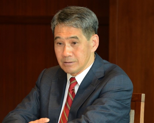 邓竟成呼吁市民参与本周日的撑警活动，向警队表示感谢和支持。资料图片